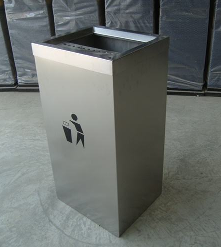 您知道輕軌上面為什么沒有垃圾桶嗎？